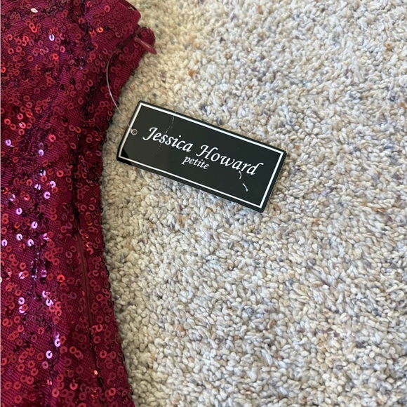 Elegant Sequin Dress in Deep Red - Picture 5 of 9